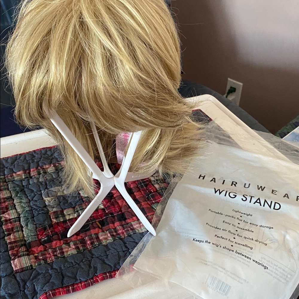 Elegant Ash Blonde Women's Wig